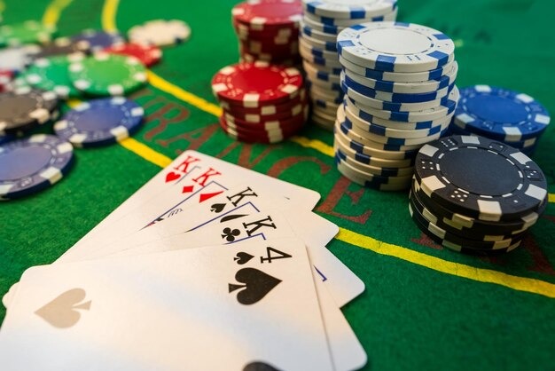 ratutogel heylink app showing live casino tables and payment options